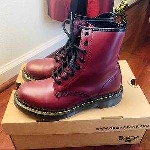 WOMEN'S 1460 SMOOTH CHERRY RED
